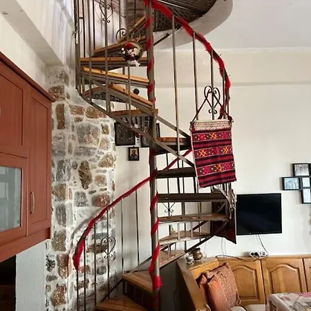 όμορφο στην κεντρική πλατεία του χωριού * Manikia