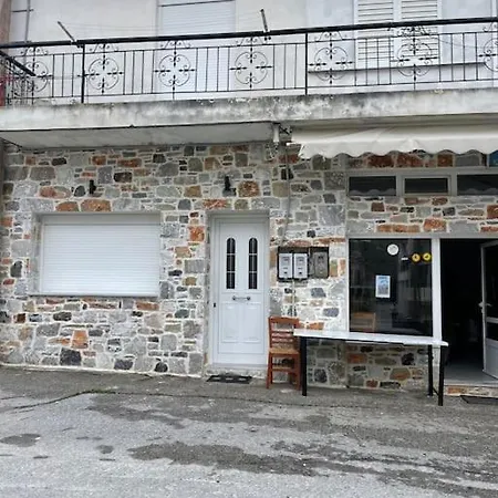 όμορφο στην κεντρική πλατεία του χωριού