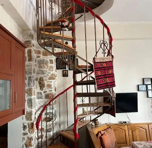 όμορφο στην κεντρική πλατεία του χωριού * Manikia